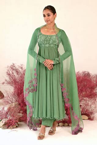 Buy Heena Kochhar Wine Embroidered Kurta Set Online | Aza Fashions | Velvet  pakistani dress, Velvet dress designs, Velvet clothes